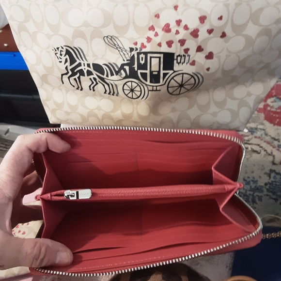 Coach 3 piece set - Picture 6 of 9